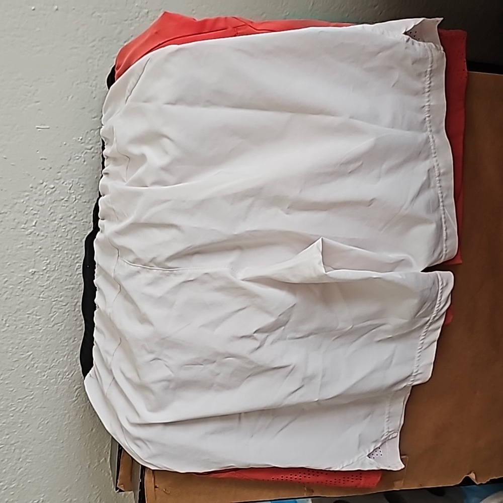 Shorts - Picture 3 of 4